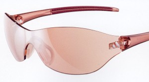 ウォーキング時の紫外線カットサングラスは、ウォーキングに適したサングラス選びが重要。